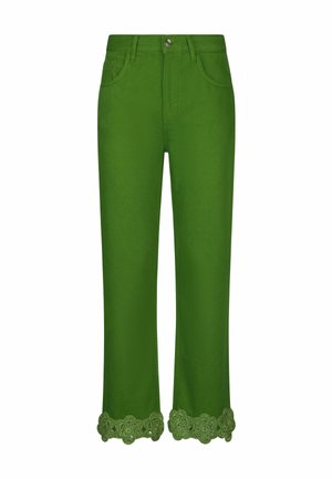 Pantalons larges verts avec une texture lisse, ornés d'une finition en dentelle florale au niveau de l'ourlet et d'un design classique à cinq poches.