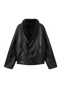 Zwarte leren jas met een brede, diepe kraag, dubbelgeknoopte knopen, oversized pasvorm en twee voorzakken, voorzien van een zachte binnenvoering.