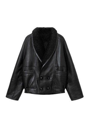 Czarna skórzana kurtka z szerokim, głębokim kołnierzem, podwójnymi guzikami, oversize'owym krojem i dwiema przednimi kieszeniami, z miękką podszewką wewnątrz.