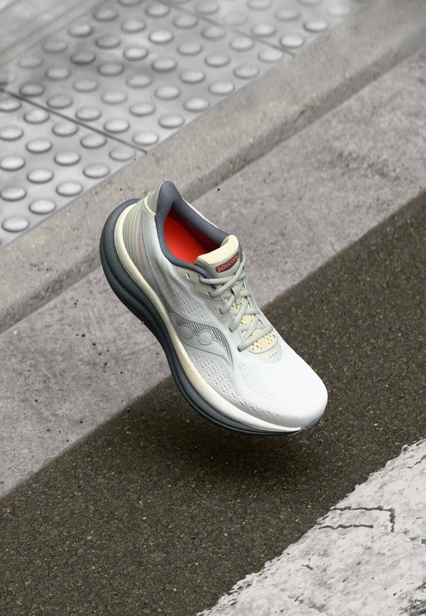 TRIUMPH 23 - Laufschuh Straße