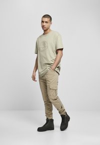 Southpole Cargobukse - khaki