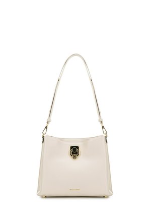 Sac à épaule en cuir blanc avec une finition texturée, quincaillerie dorée, un fermoir circulaire et une sangle fine. La hauteur est légèrement supérieure à la largeur.