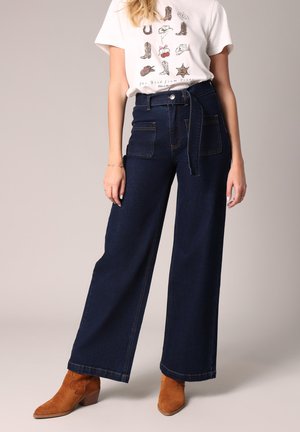 DEELUXE, KAMI - Flared Jeans - Brut