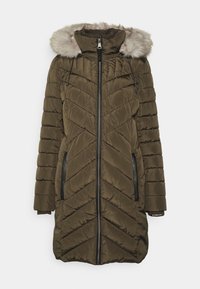 Olivgrüner, gesteppter Wintermantel mit Frontreißverschluss, zwei schwarz eingefaßten Taschen, langen Ärmeln und einer mit Fell gefütterten Kapuze mit Zugbändern.