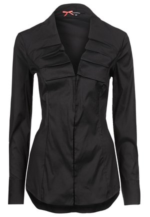 Blusa negra ajustada de manga larga con cuello ancho que presenta detalles plisados en capas en la parte delantera.