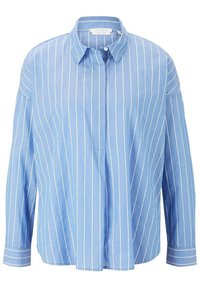 Ljusblå skjorta med knappar och vita vertikala ränder, långärmad, med krage och en avslappnad passform. Tillverkad av ett texturerat tyg.