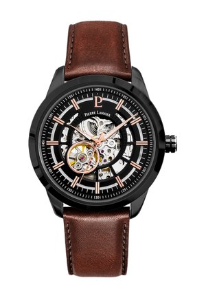 Montre automatique avec un boîtier en métal noir et un cadran transparent, mettant en valeur des accents en or rose. Bracelet en cuir brun avec détail de couture.