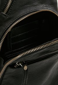 DEPECHE FASHION FAVOURITES - Marsupio - black