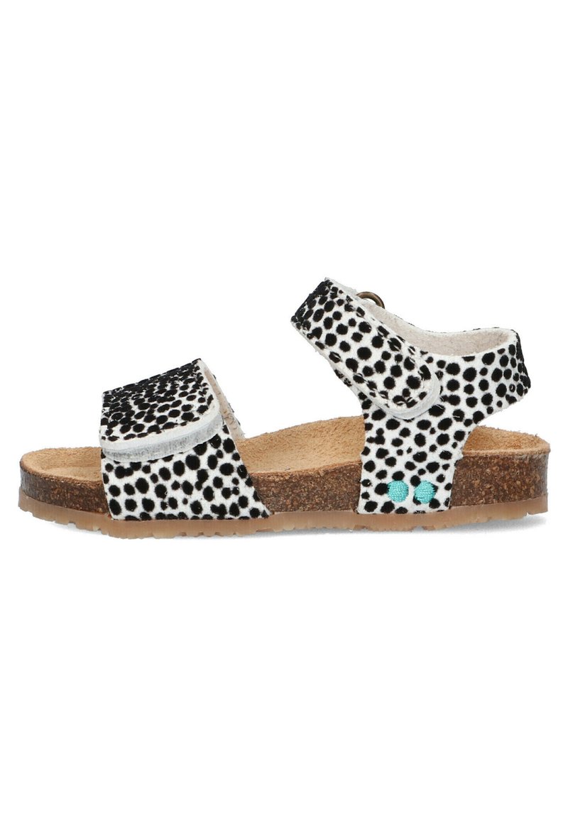 Zwart-wit gepunkte sandalen met kurken zool, verstelbare band en lichtblauwe accenten aan de zijkant. Vlak ontwerp, open teen stijl.