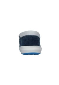 Scarpa slip-on in tela blu navy con suola rotonda in gomma bianca e dettagli blu. La vista posteriore mostra un materiale testurizzato e un collarino liscio.