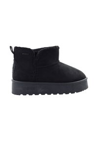 Czarne botki do kostki wykonane z zamszu z teksturowaną powierzchnią. Miękka wyściółka, wzmocniony obcas i gruba gumowa podeszwa. Wyposażone w pętelkę do ściągania.