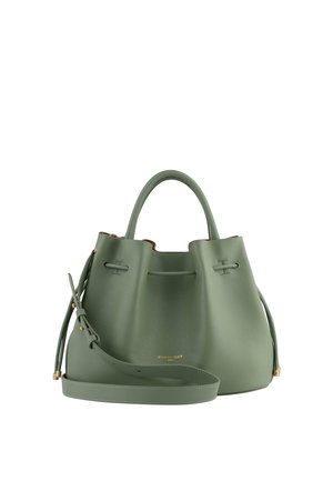Sac à main en cuir vert avec poignées arrondies, bandoulière ajustable et détails du logo doré à l'avant.