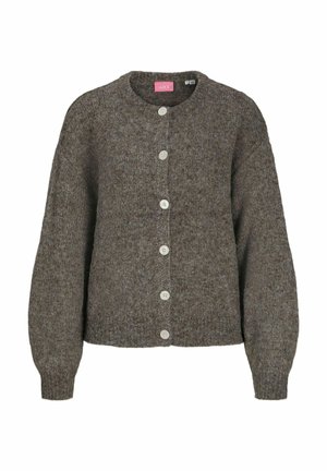 Cardigan marron en maille avec boutons, manches longues et encolure ronde, présenté sur fond blanc.