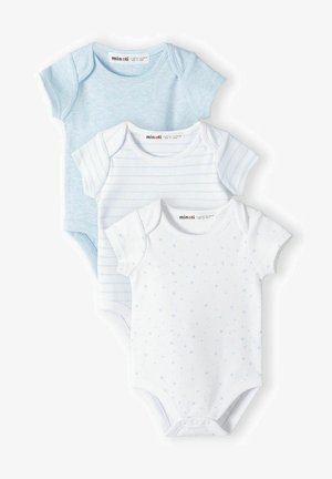 Trois bodys à manches courtes pour bébé en bleu clair, à rayures bleues et blancs avec des étoiles bleues. Tissu en coton doux avec des boutons-pression en bas.