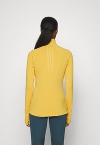 adidas Performance TECHFIT COLD.RDY 1/4 ZIP LONG SLEEVE - Longsleeve - preloved yellow