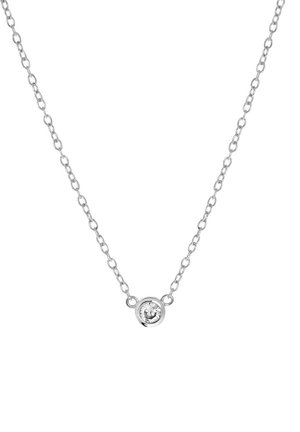 Silberkettencollier mit einem zentralen runden Anhänger und einem klaren Edelstein, der ein schlichtes Design und eine polierte Oberfläche betont.