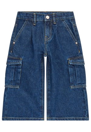 Short cargo en denim bleu avec poches avant, poches latérales à rabat, passants pour ceinture et fermeture à boutons à l'avant.