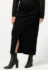 Ulla Popken MIDI SAUMSCHLITZ KOMFORTBUND - Jeansrok - black