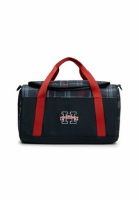 Borsa duffel nera con manici rossi, motivo scozzese sulla parte superiore e un logo bianco ben visibile. Presenta una chiusura con zip e un tessuto resistente.