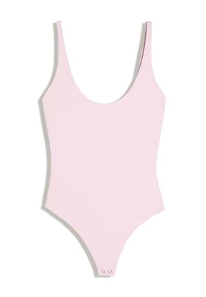 Body sans manches rose clair avec encolure dégagée et fermetures pression à l'entrejambe sur fond blanc.