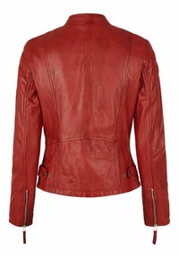 Rote Lederjacke mit taillierter Passform, Stehkragen, seitlichen Reißverschlüssen und Nähten mit glatter Textur. Ausgestattet mit Taschenakzenten.