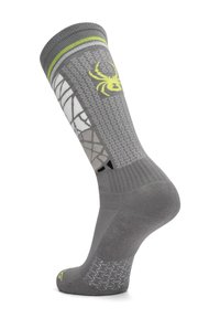 Calcetín de crew gris con logo de araña amarilla, patrón de telaraña en el tobillo y suela texturizada para agarre, mostrado sobre un fondo blanco.