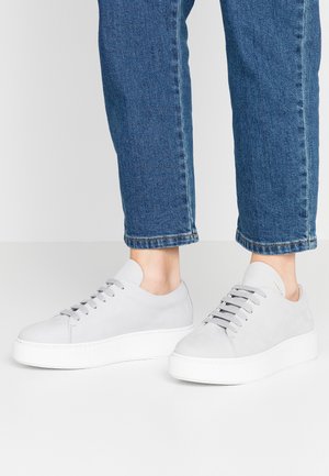 Trainers - light grey