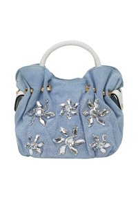 Blauwe denim handtas met een gevlochten witte handgreep, versierd met zilveren bloemenapplicaties en strass. Voorzien van gouden hardware accenten.