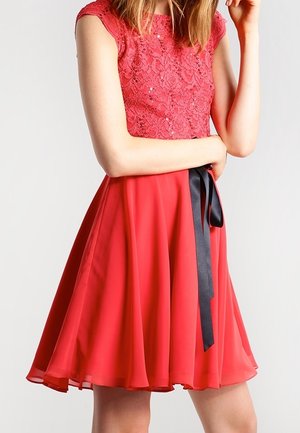Cocktail dress / Party dress - red