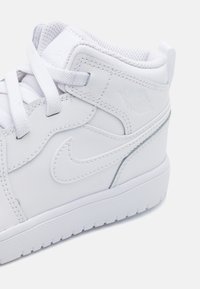Jordan JORDAN 1 MID ALT UNISEX - Høye joggesko - white