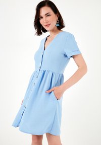 Unselected, light blue