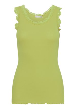 Limoengroene tanktop met een aansluitend ontwerp, met kantafwerking langs de halslijn en armsgaten, en een golvende onderrand.