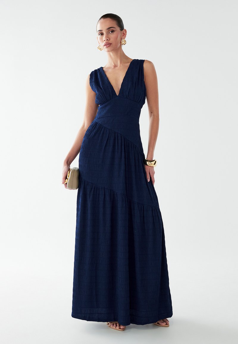 princess polly baby blue dress What kind of necklace to wear with a v-neck wedding dress? : r/wedding