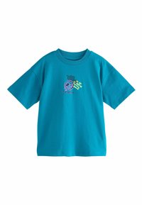 Turquoise katoenen T-shirt met korte mouwen en een ronde hals. Voorzien van kleurrijke grafische ontwerpen en tekst aan de voorkant, inclusief een schedelmotief.