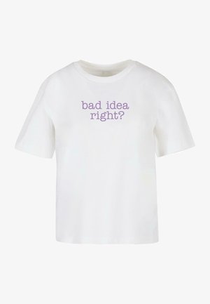 Valge puuvillane T-särk lühikeste varrukatega, mille esiküljel on lilla tekst "halba ideed, eks?". Klassikaline ümmargune kaelus.
