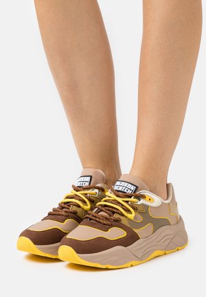 Scotch & Soda CELEST  - Trainers - braun