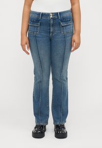 ONLY Carmakoma CARSALLY EBBA MID WAIST Flared Jeans