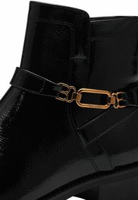 Tamaris Botines bajos - black