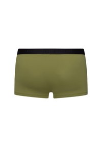 Bóxer de color verde oliva con una cinturilla negra que presenta el nombre de la marca. Tejido suave y elástico con un corte ajustado.
