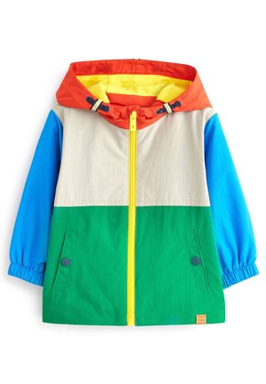 Bunte wasserdichte Jacke mit einem mehrfarbigen Design, orangefarbigem Kapuzen, blauen Ärmeln, beigem Körper und grünem unterem Abschnitt. Gelber Reißverschluss.