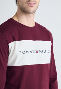 Tommy Hilfiger ORIGINAL TEE LOGO FLAG - Nattøj trøjer - deep rouge