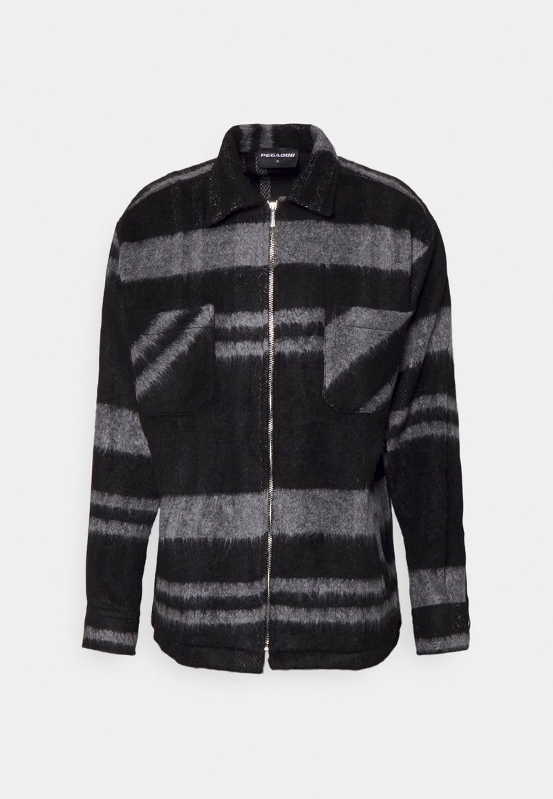 Veste zippée rayée noire et grise avec col et poches poitrine, en tissu texturé.