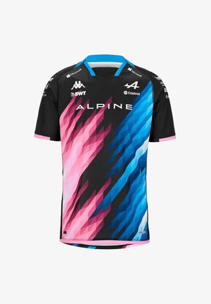 Camiseta deportiva negra con patrones geométricos en rosa y azul, texto "ALPINE" y múltiples logotipos de patrocinadores, incluidos Microsoft y Castrol.