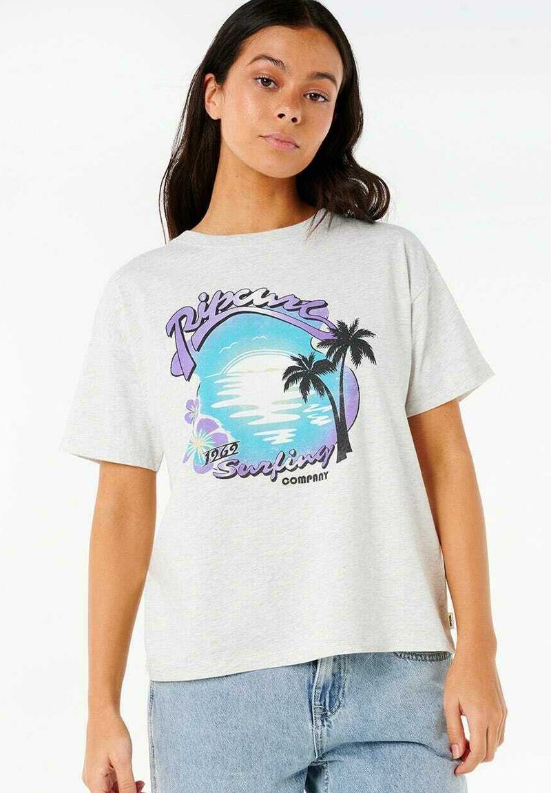 Grå bomulds t-shirt med korte ærmer, med et farverigt surf-tema grafisk design af en solnedgang, palmer og tekst i lilla og blå.