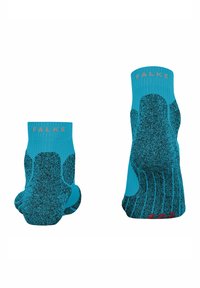 Un par de calcetines de deporte azules con patrones de agarre negros y la marca "FALKE" en los puños, mostrados desde el frente y la vista lateral.