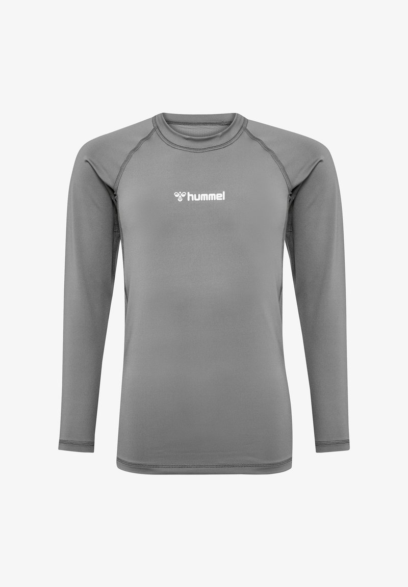 Langärmliges Sportshirt in Hellgrau, hergestellt aus glattem, dehnbarem Material. Verfügt über einen runden Ausschnitt und ein kleines weißes Logo auf der Brust.