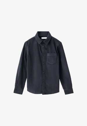 Camicia button-up blu scuro con maniche lunghe, colletto e taschino sul petto. Realizzata in un tessuto testurizzato con un sottile motivo a righe.