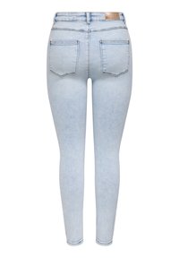 Φωτεινά γαλάζια τζιν με ψηλή μέση και στενή εφαρμογή, με δύο πίσω τσέπες και ένα μικρό καφέ δερμάτινο ταμπελάκι με το λογότυπο στη μέση της μέσης.