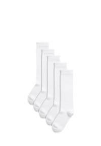 Cinque paia di calzini bianchi di cotone con punte rinforzate e polsini a coste, caratterizzati da una texture liscia e un design uniforme.