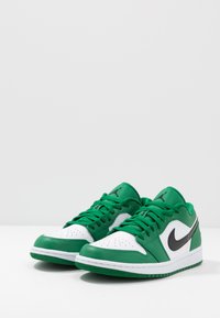 Jordan AIR JORDAN 1 LOW - Sapatilhas - pine green/black/white